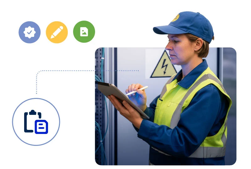 Servicetechnikerin dokumentiert Arbeiten an einem Schaltschrank per Tablet, Solvares Field Service