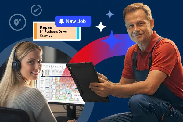 KI im Field Service: Disponentin plant Job mit AI Scheduling, ein Servicetechniker empfängt ihn auf seinem Tablet – Solvares Field Service